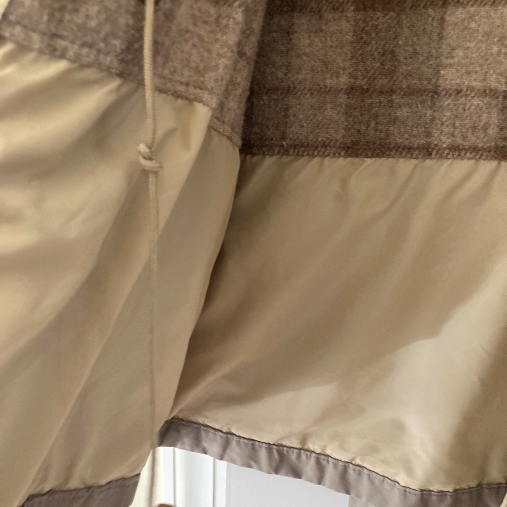 Vintage woman's Woolrich beige Jacket size large, wool flannel lining - Picture 4 of 5